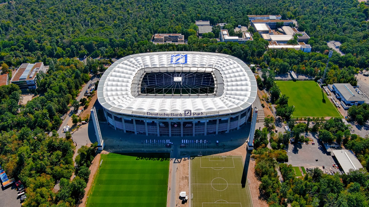 We are pleased to be able to contribute to a better arrival and departure for all Eintracht fans with these innovative parking solutions. 