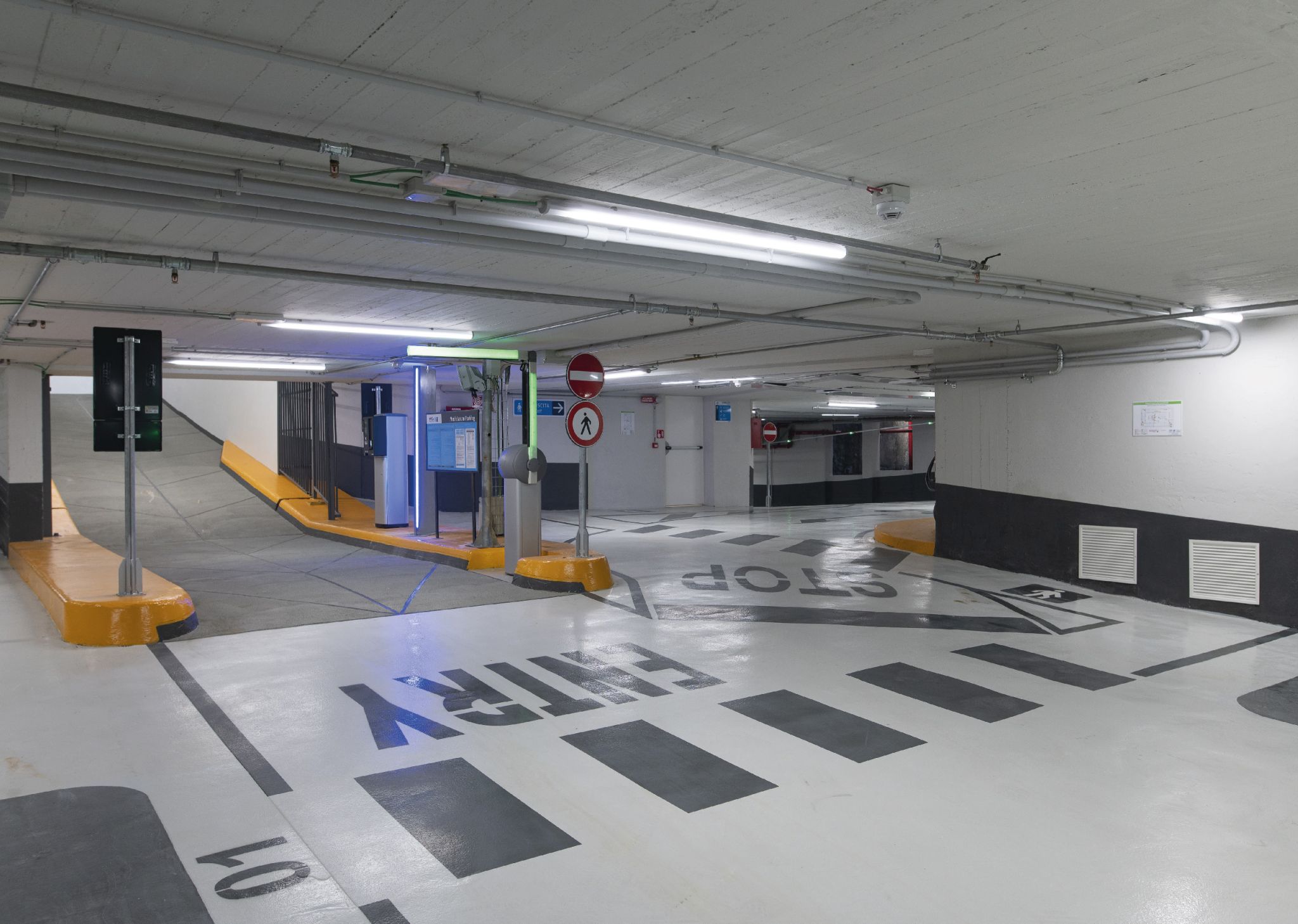 parking entry/exit