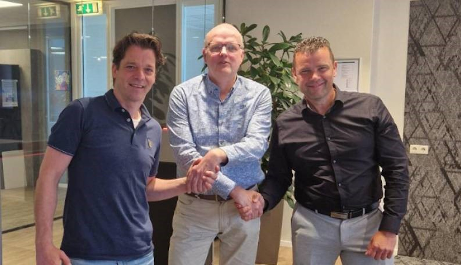 F.l.t.r: Maykel Bekkers (Managing Director Sales IP Parking Netherlands), Wiebe Koopmans (Co-founder & CTO Linked Access), Raymond Krikke (Key Account Manager EAL)