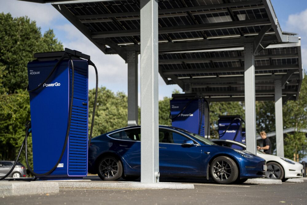 EV drivers at PowerGo’s fast charging location